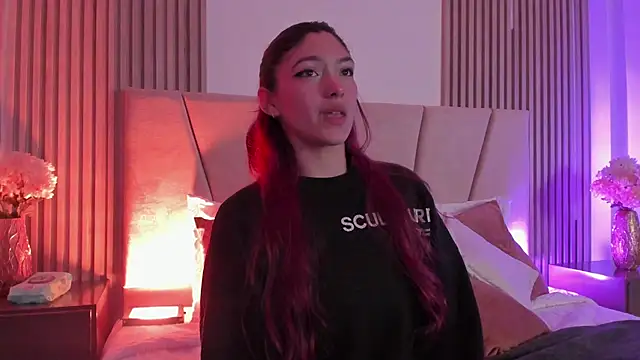 Snapshot of Victoria_Beaumont chatting on 12.04.25 Victoria Beaumont online show from 12.04.25