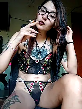 Snapshot of Darkw1tch chatting on 11.02.25 Darkw1tch online show from 11.02.25