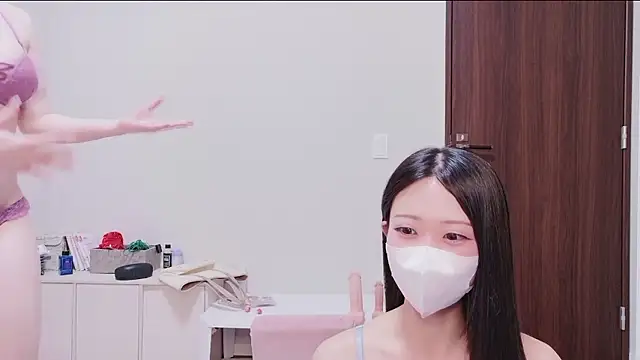 Snapshot of OSUSHI-CHAN chatting on 03.11.26 OSUSHI-CHAN online show from 03.11.26