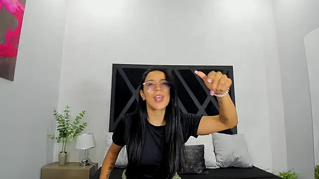 Snapshot of zoe_martins_ chatting on 06.17.26 zoe martins online show from 06.17.26