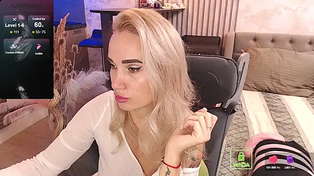 Snapshot of FreeBerryMILF chatting on 10.15.25 FreeBerryMILF online show from 10.15.25