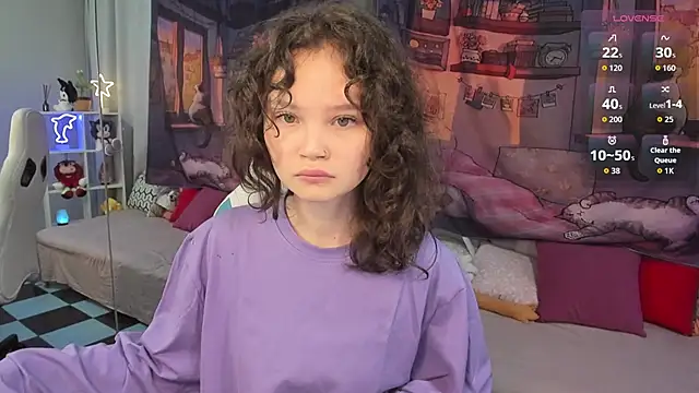 Snapshot of EmilyChaves chatting on 10.01.25 EmilyChaves online show from 10.01.25