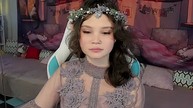 Snapshot of EmilyChaves chatting on 10.30.25 EmilyChaves online show from 10.30.25