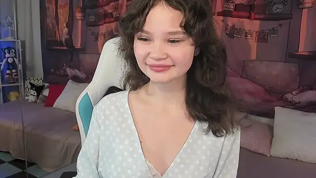 Snapshot of EmilyChaves chatting on 11.15.25 EmilyChaves online show from 11.15.25