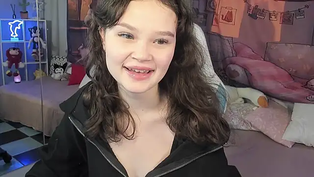 Snapshot of EmilyChaves chatting on 11.25.25 EmilyChaves online show from 11.25.25