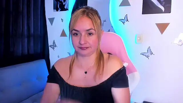 luciamature  online show from 12.01.25