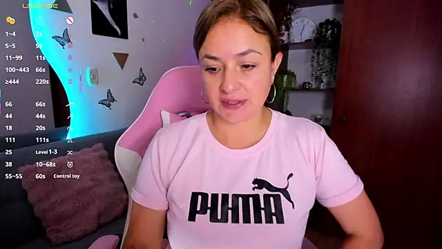 Snapshot of luciamature_ chatting on 06.22.26 luciamature online show from 06.22.26