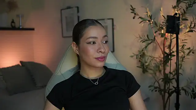 Snapshot of isabella-garcia- chatting on 07.15.26 isabella-garcia- online show from 07.15.26
