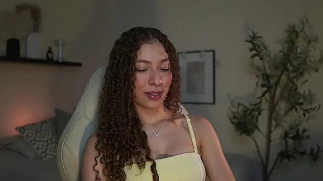 Snapshot of isabella-garcia- chatting on 07.25.26 isabella-garcia- online show from 07.25.26