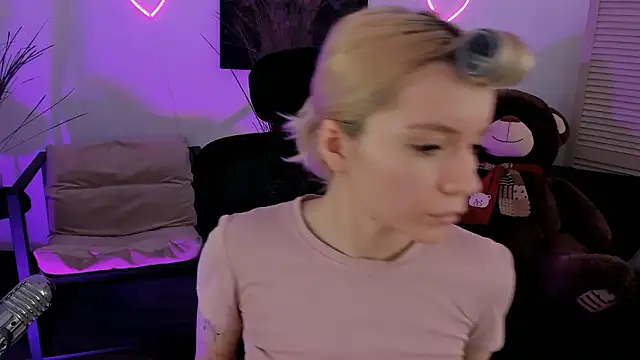 AuroraWrenfield online show from 03.16.26