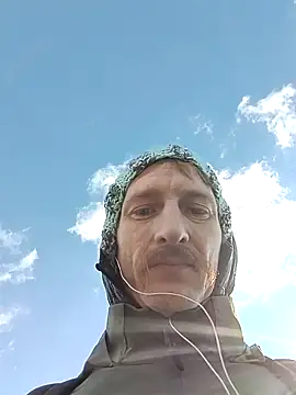 Snapshot of KokosMartin chatting on 10.02.25 KokosMartin online show from 10.02.25