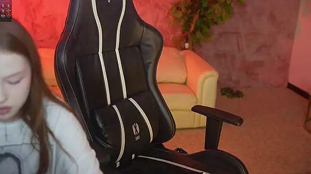 Goldie Flame online show from 09.12.25