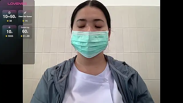 Snapshot of mini_unicorn chatting on 12.18.25 mini unicorn online show from 12.18.25