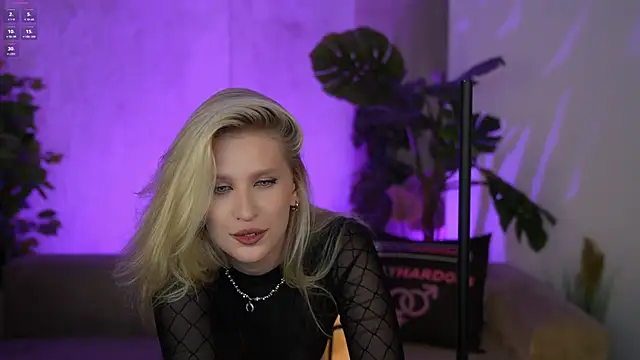 Snapshot of Scarlett_Sweet054 chatting on 11.13.25 Scarlett Sweet054 online show from 11.13.25