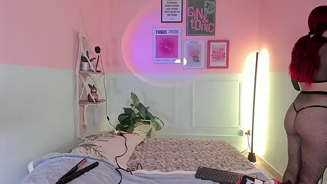 Camila Rivers online show from 10.28.25