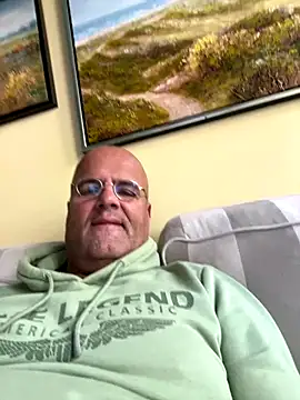 Snapshot of Renebisex chatting on 10.26.25 Renebisex online show from 10.26.25