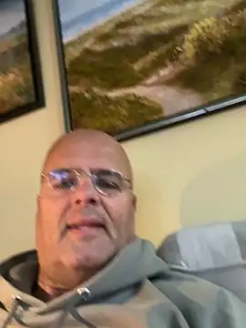 Snapshot of Renebisex chatting on 11.25.25 Renebisex online show from 11.25.25