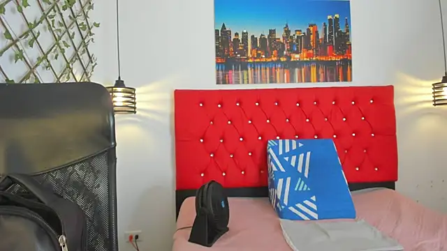 Snapshot of carolinacrus01 chatting on 09.20.25 carolinacrus01 online show from 09.20.25