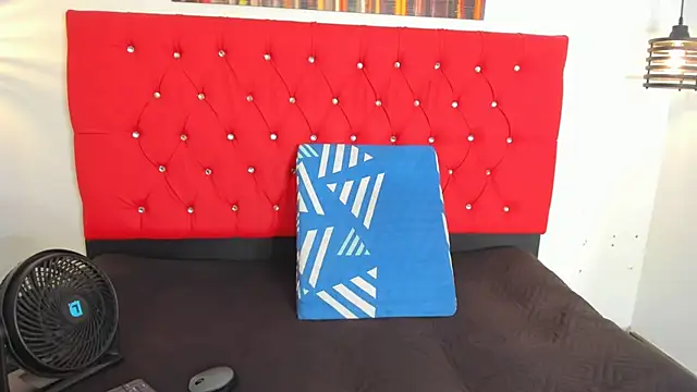 Snapshot of carolinacrus01 chatting on 09.26.25 carolinacrus01 online show from 09.26.25