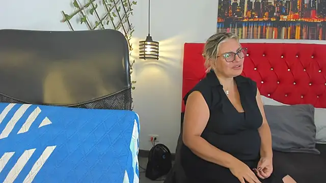 Snapshot of carolinacrus01 chatting on 09.27.25 carolinacrus01 online show from 09.27.25