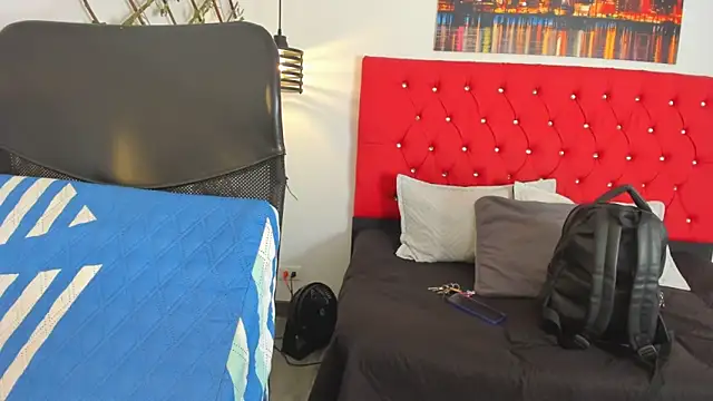 Snapshot of carolinacrus01 chatting on 09.28.25 carolinacrus01 online show from 09.28.25