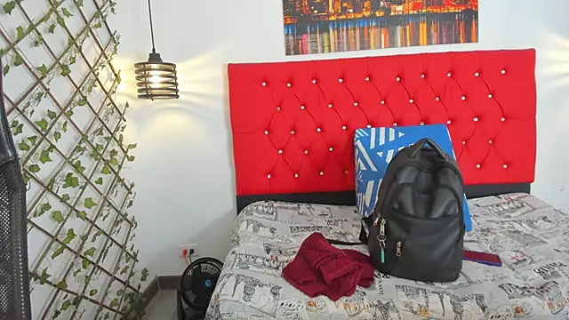 Snapshot of carolinacrus01 chatting on 10.03.25 carolinacrus01 online show from 10.03.25