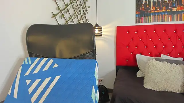 Snapshot of carolinacrus01 chatting on 10.21.25 carolinacrus01 online show from 10.21.25