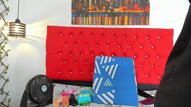 Snapshot of carolinacrus01 chatting on 11.02.25 carolinacrus01 online show from 11.02.25