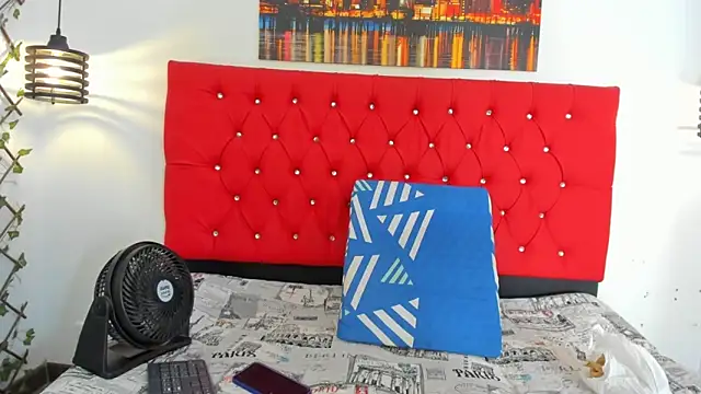 Snapshot of carolinacrus01 chatting on 11.03.25 carolinacrus01 online show from 11.03.25