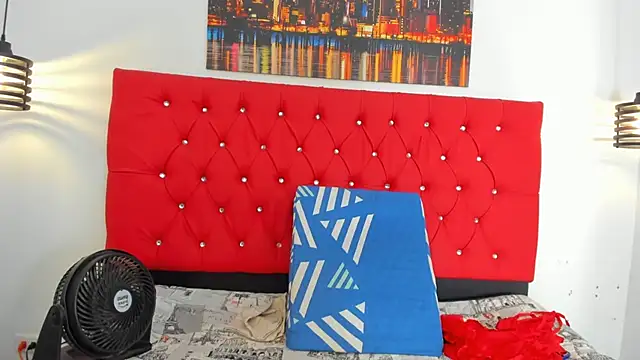 Snapshot of carolinacrus01 chatting on 11.04.25 carolinacrus01 online show from 11.04.25