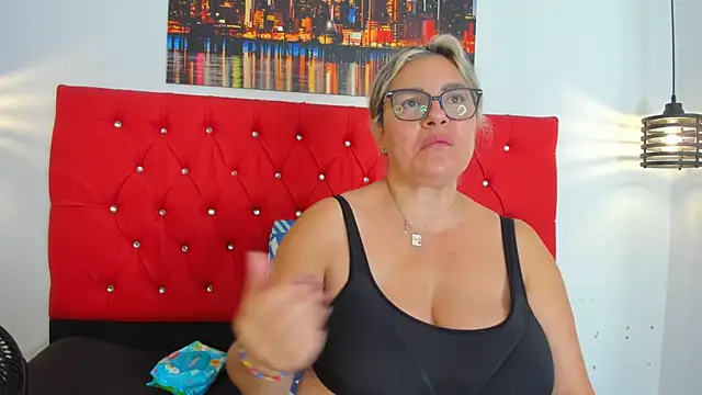 Snapshot of carolinacrus01 chatting on 11.08.25 carolinacrus01 online show from 11.08.25