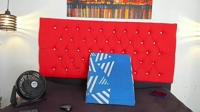 Snapshot of carolinacrus01 chatting on 11.09.25 carolinacrus01 online show from 11.09.25