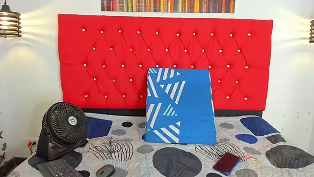 Snapshot of carolinacrus01 chatting on 11.19.25 carolinacrus01 online show from 11.19.25