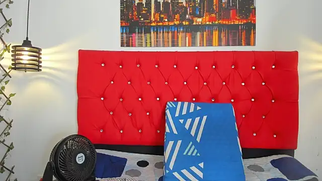 Snapshot of carolinacrus01 chatting on 11.20.25 carolinacrus01 online show from 11.20.25