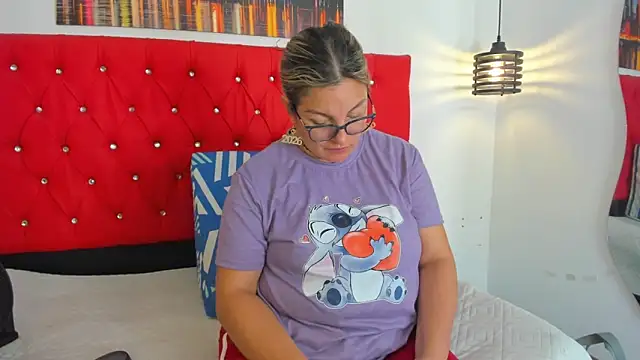 Snapshot of carolinacrus01 chatting on 12.21.25 carolinacrus01 online show from 12.21.25