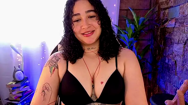 Snapshot of _kat_1995 chatting on 09.15.25 kat 1995 online show from 09.15.25