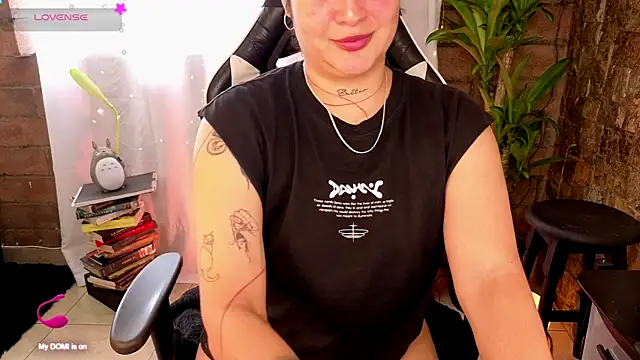 Snapshot of _kat_1995 chatting on 09.19.25 kat 1995 online show from 09.19.25