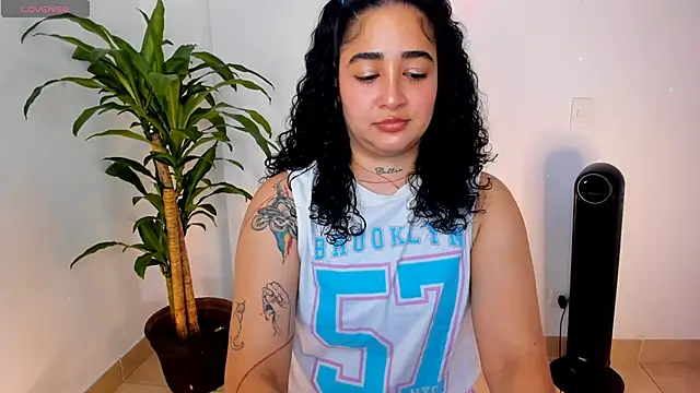 Snapshot of _kat_1995 chatting on 12.02.25 kat 1995 online show from 12.02.25