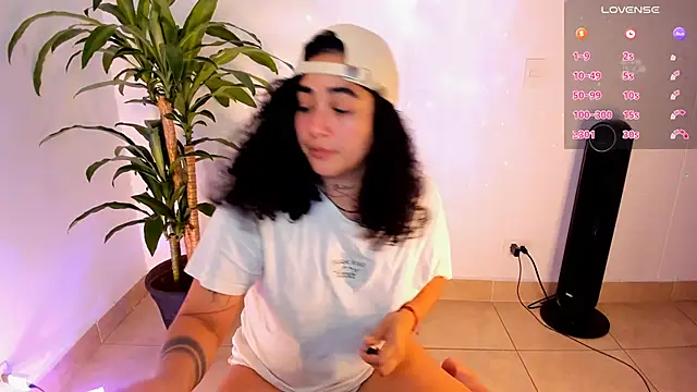 Snapshot of _kat_1995 chatting on 12.14.25 kat 1995 online show from 12.14.25