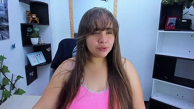 Snapshot of LucyOwen_18 chatting on 01.11.26 LucyOwen 18 online show from 01.11.26