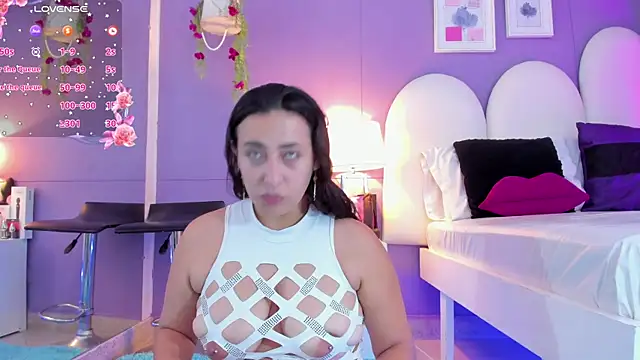 my aleja  online show from 10.15.25