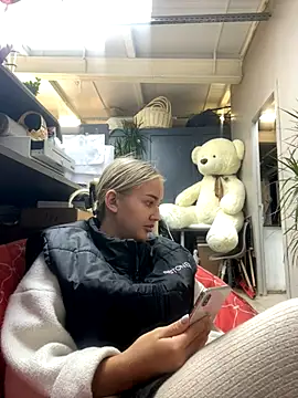 Snapshot of CandyVice chatting on 09.25.25 CandyVice online show from 09.25.25