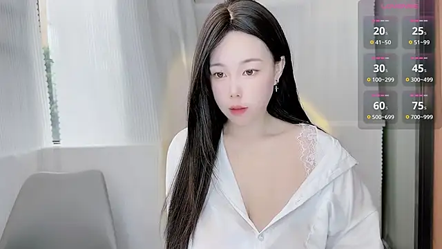 Snapshot of Bella_Ava chatting on 11.20.25 Bella Ava online show from 11.20.25