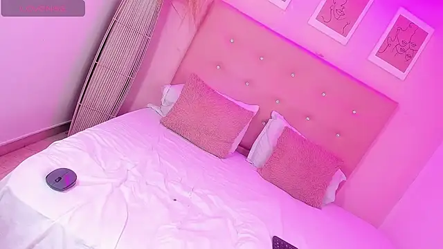 Snapshot of ANNIE_DOLCE_ chatting on 02.10.26 ANNIE DOLCE online show from 02.10.26