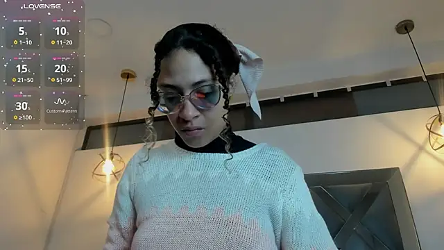 Hanna Cornee  online show from 11.11.25