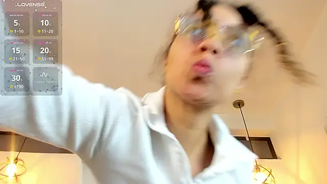 Hanna Cornee  online show from 11.17.25