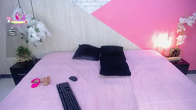 Snapshot of sophia_brunette_ chatting on 12.22.25 sophia brunette online show from 12.22.25