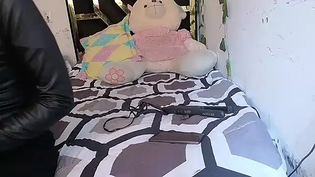 lucywhite13 online show from 03.20.26