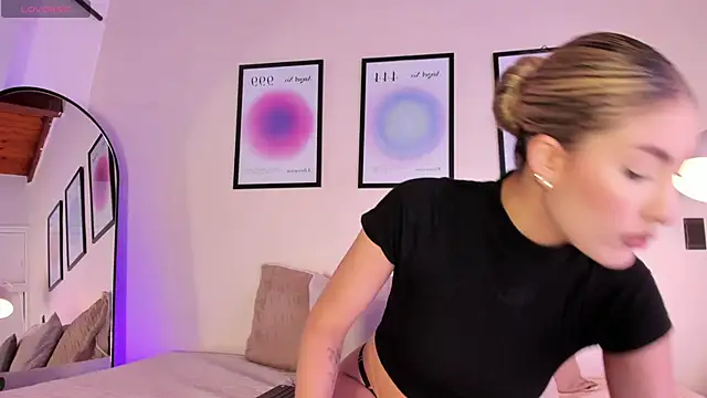 Snapshot of AriaMuse chatting on 03.03.26 AriaMuse online show from 03.03.26