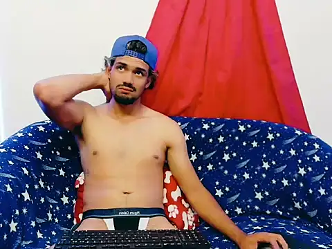 Snapshot of cristian-gp chatting on 10.10.25 cristian-gp online show from 10.10.25